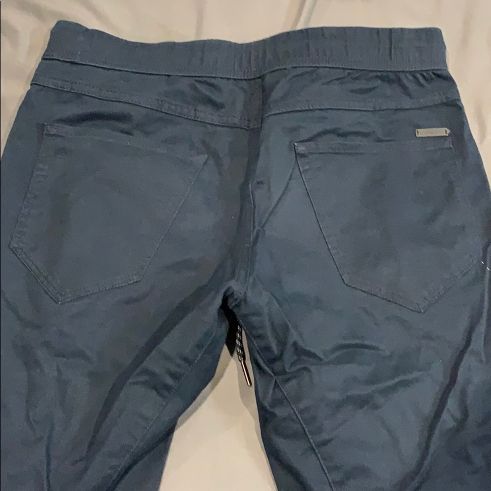 Express - Picture 3 of 3